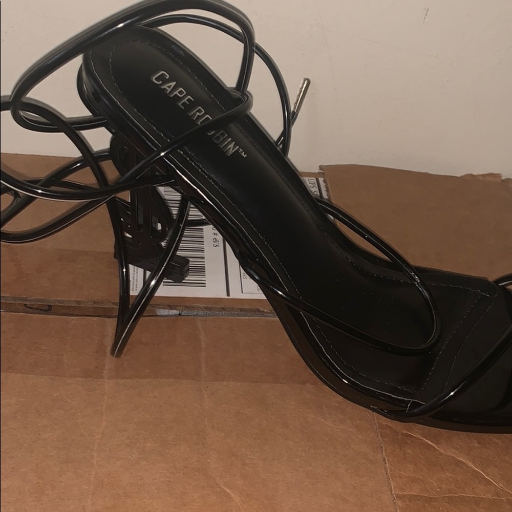 Tie up the leg heels money sign